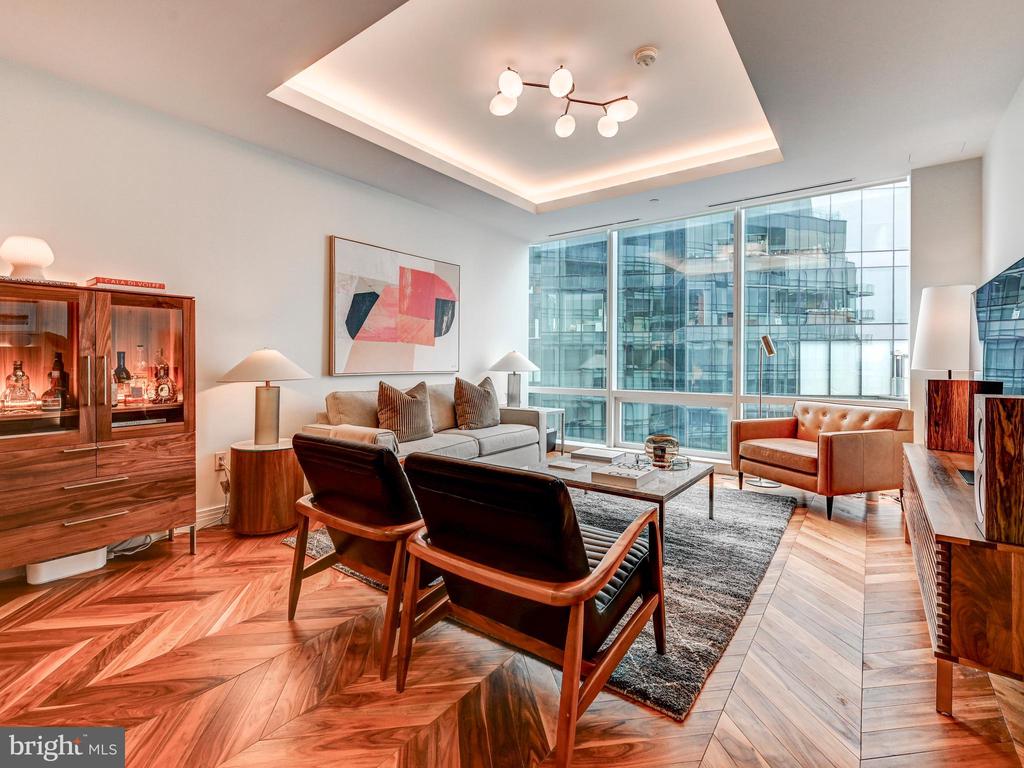 300 INTERNATIONAL DRIVE Unit: 2106