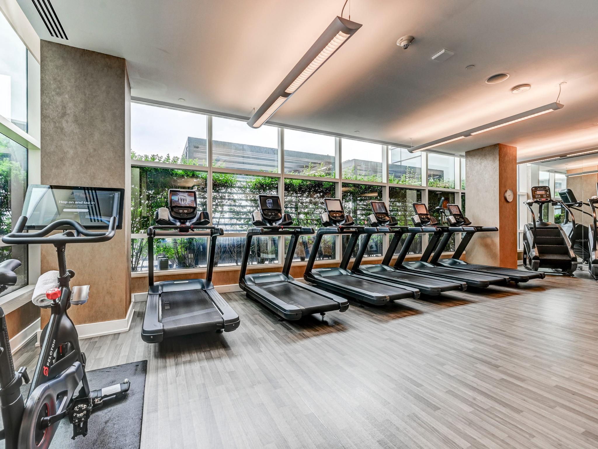 300 INTERNATIONAL DRIVE Unit: 2106