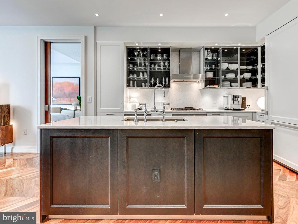 300 INTERNATIONAL DRIVE Unit: 2106
