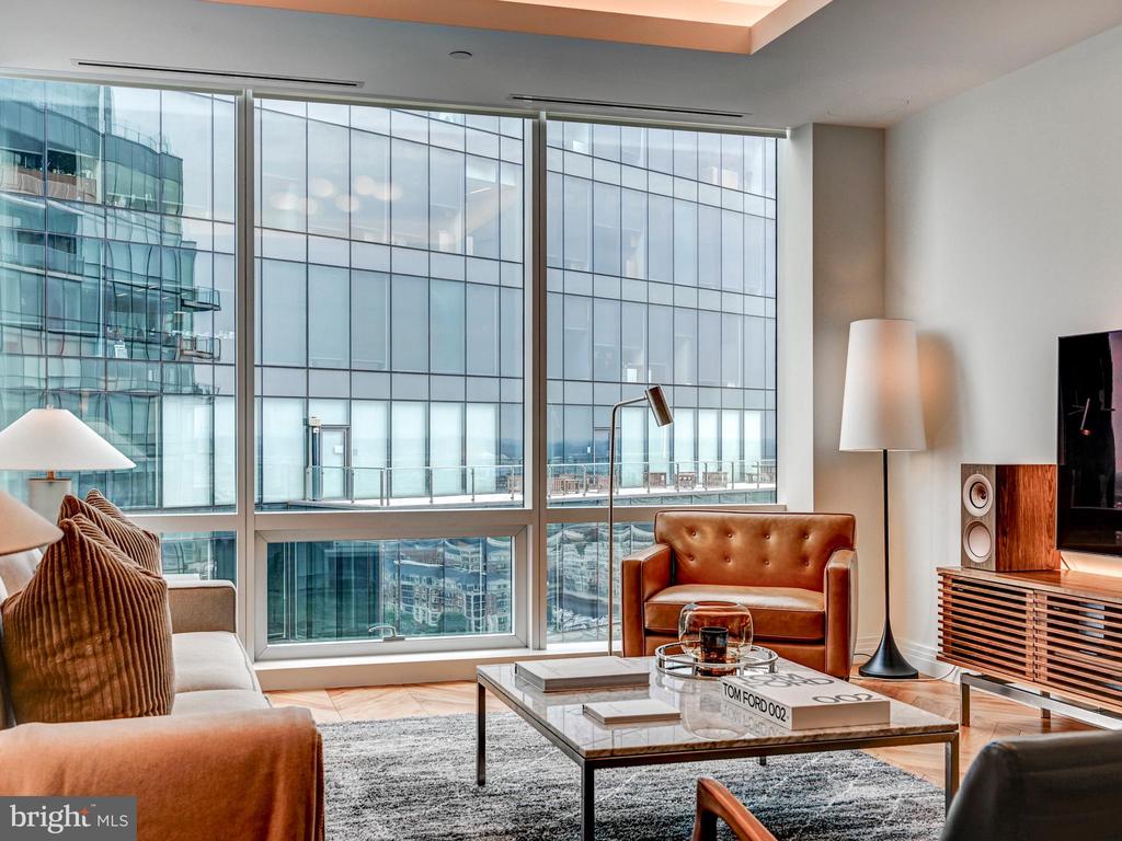 300 INTERNATIONAL DRIVE Unit: 2106