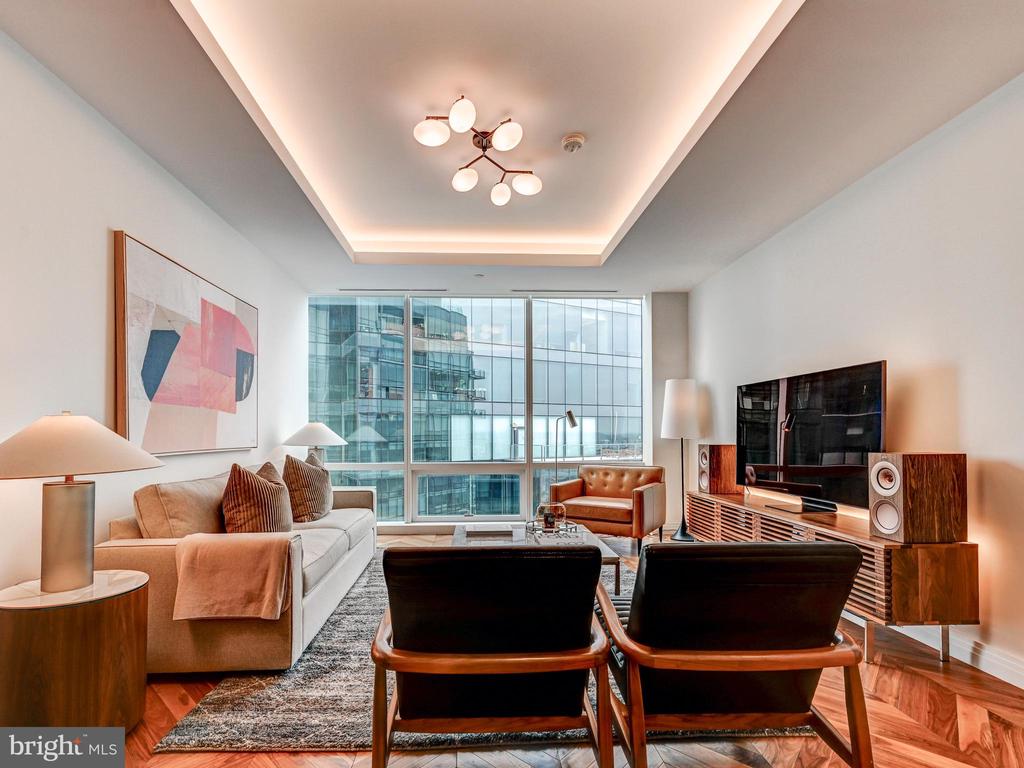 300 INTERNATIONAL DRIVE Unit: 2106
