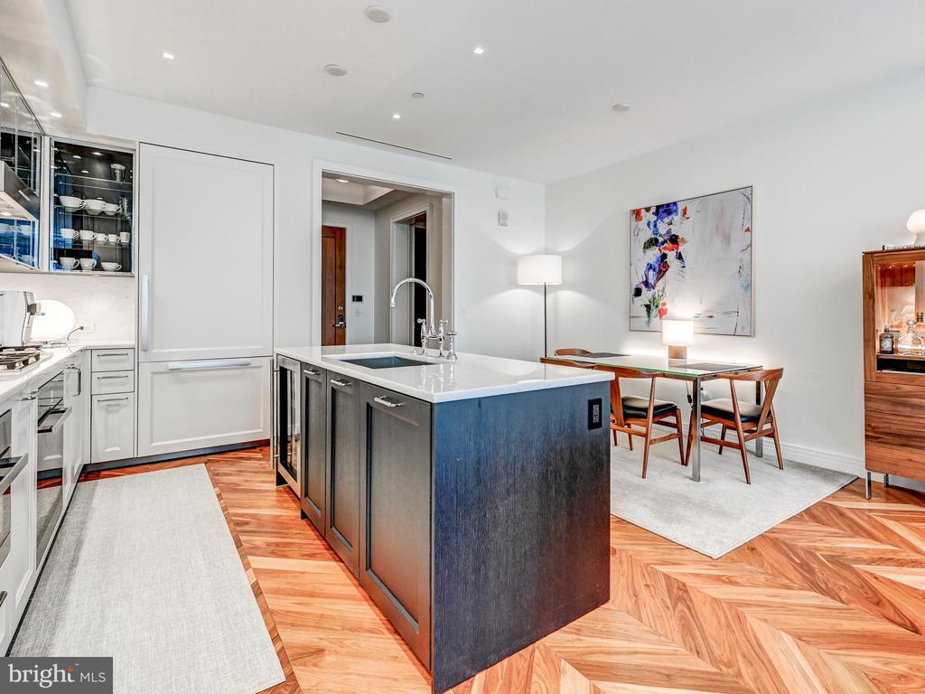 300 INTERNATIONAL DRIVE Unit: 2106