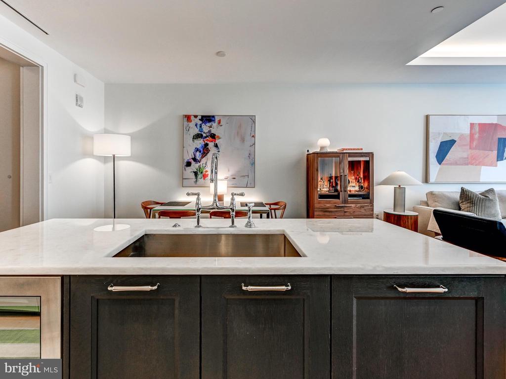 300 INTERNATIONAL DRIVE Unit: 2106