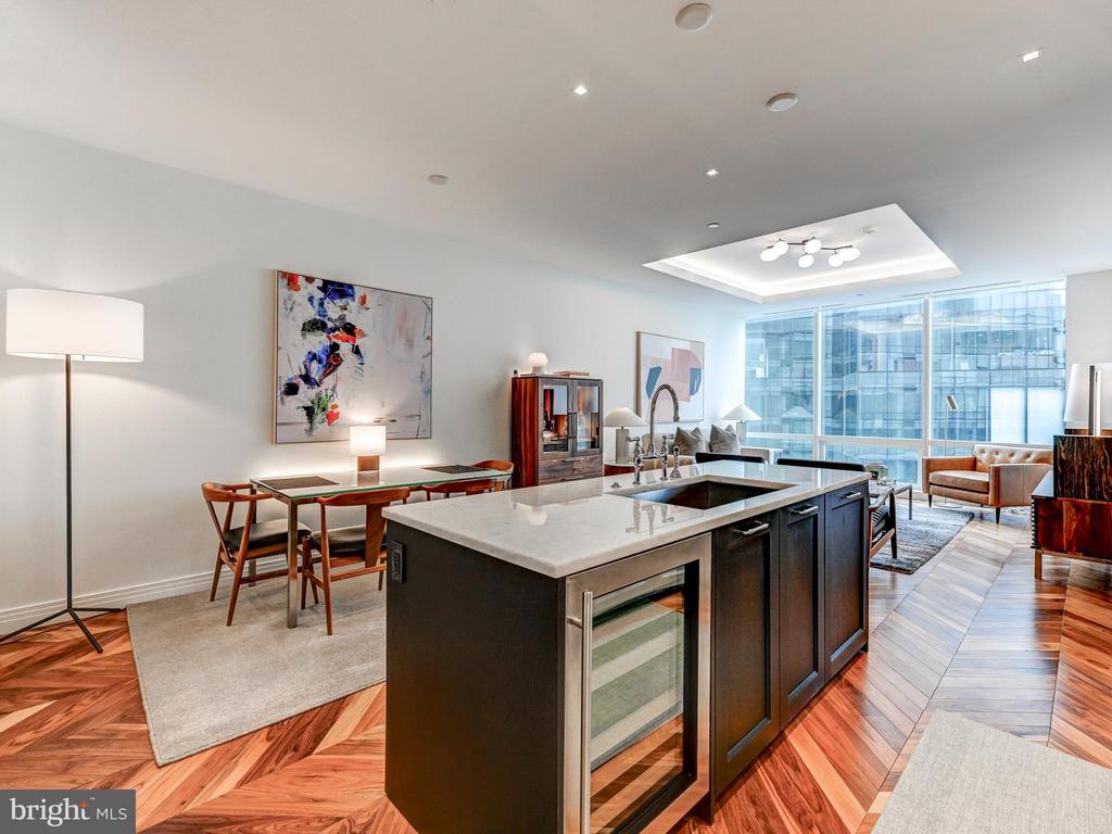 300 INTERNATIONAL DRIVE Unit: 2106