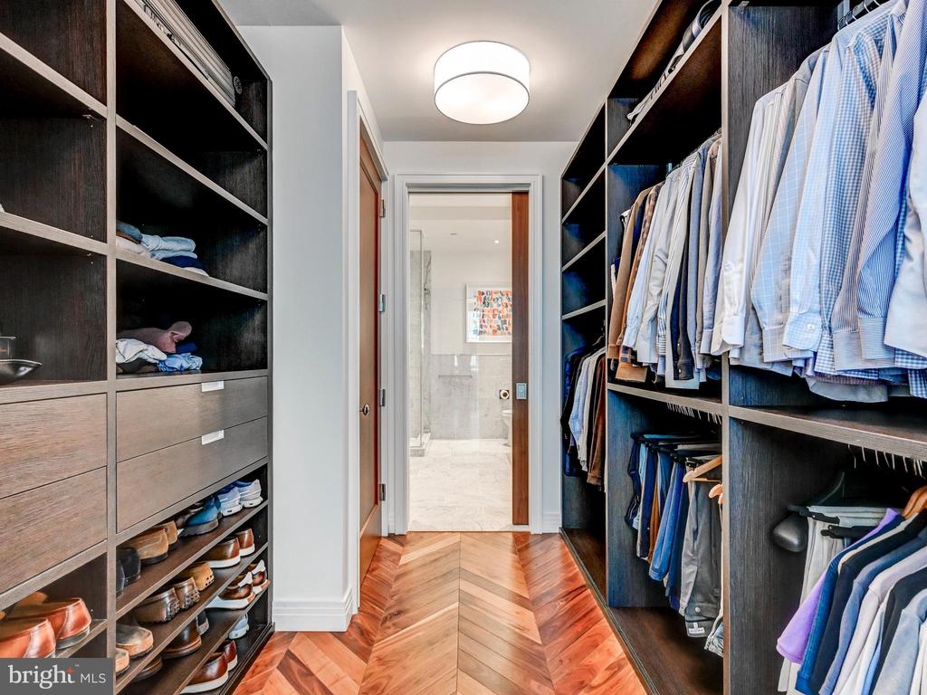 300 INTERNATIONAL DRIVE Unit: 2106