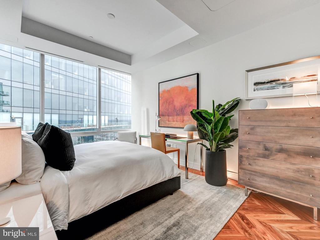 300 INTERNATIONAL DRIVE Unit: 2106