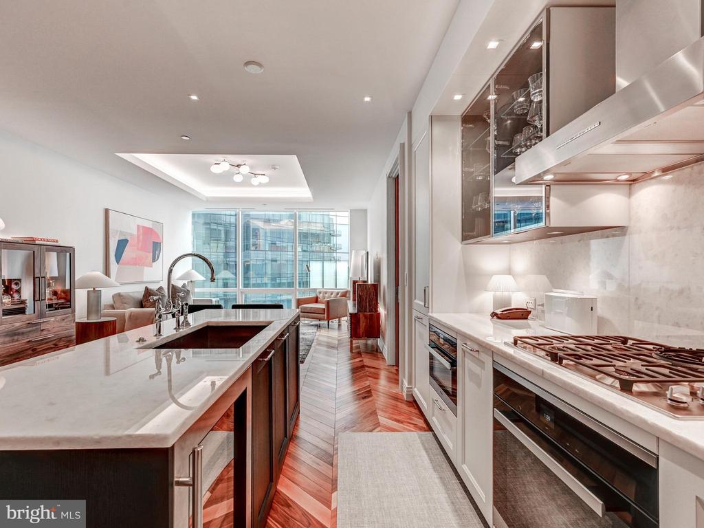 300 INTERNATIONAL DRIVE Unit: 2106