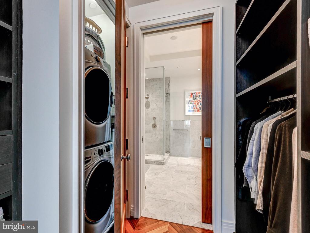 300 INTERNATIONAL DRIVE Unit: 2106