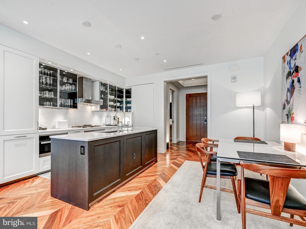 300 INTERNATIONAL DRIVE Unit: 2106
