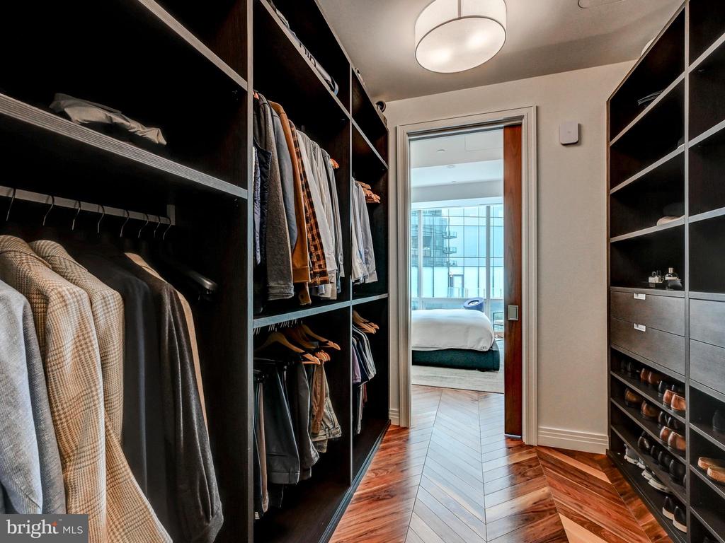 300 INTERNATIONAL DRIVE Unit: 2106