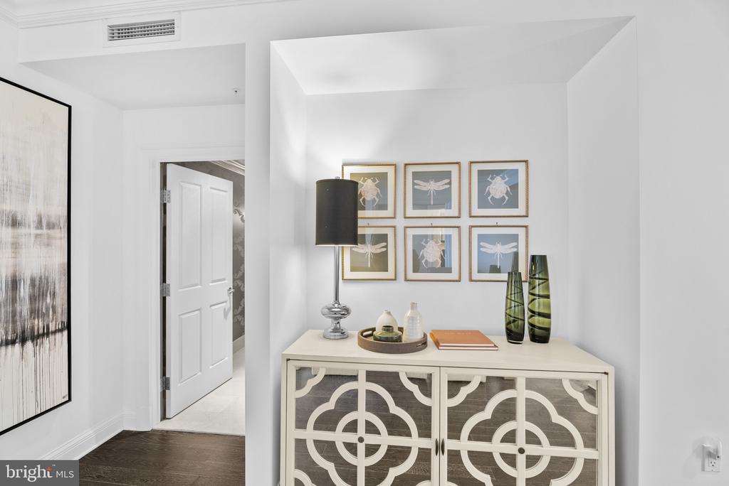 801 KEY HIGHWAY Unit: 221