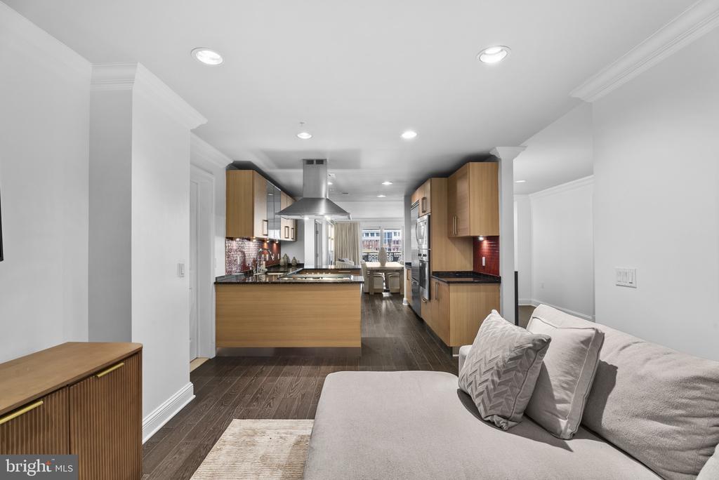 801 KEY HIGHWAY Unit: 221