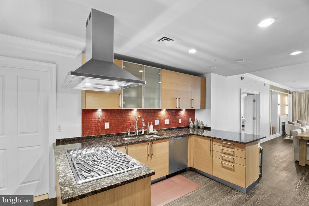 801 KEY HIGHWAY Unit: 221