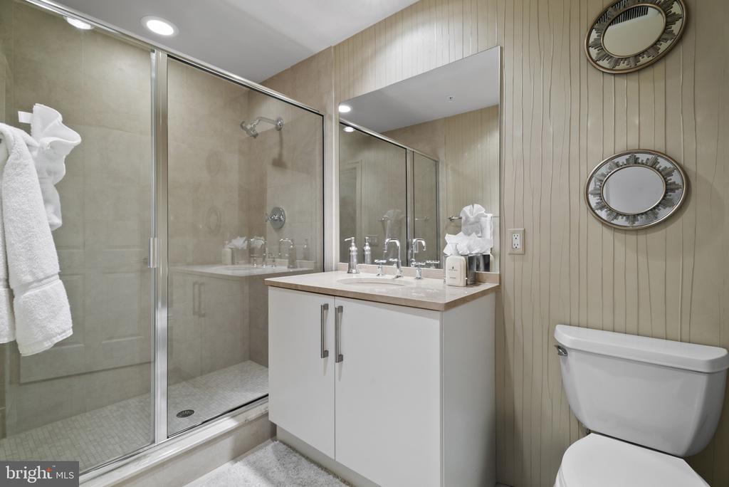 801 KEY HIGHWAY Unit: 221