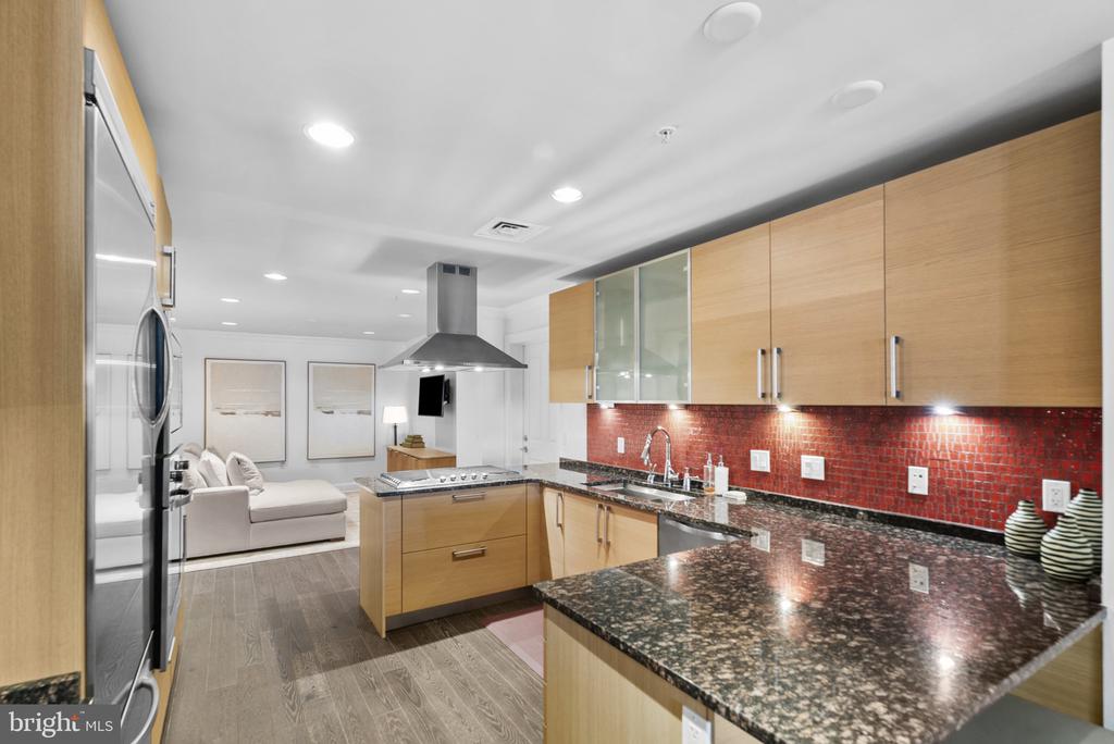 801 KEY HIGHWAY Unit: 221