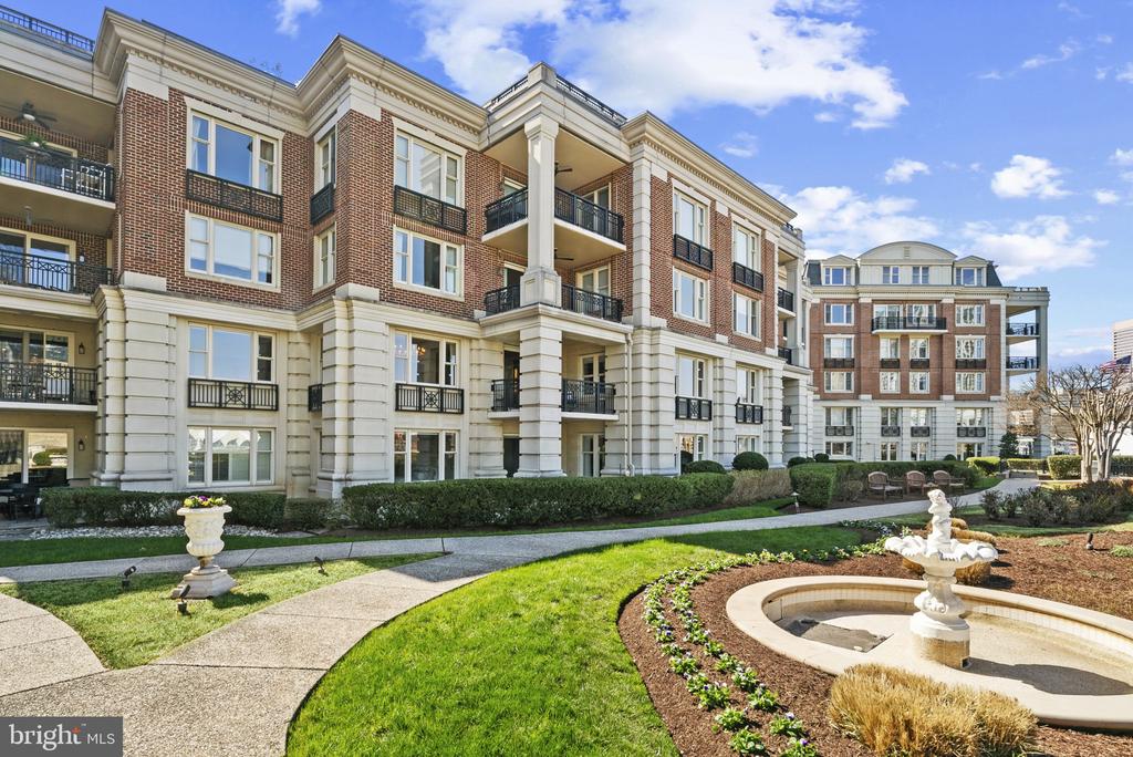 801 KEY HIGHWAY Unit: 221