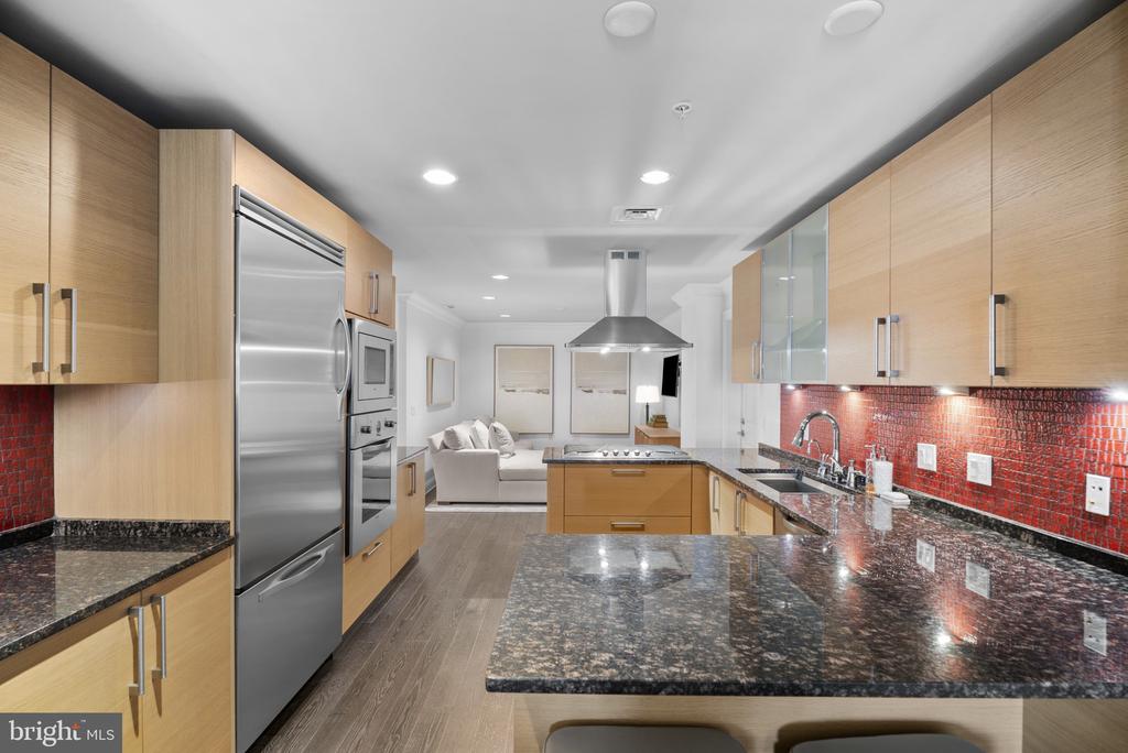 801 KEY HIGHWAY Unit: 221