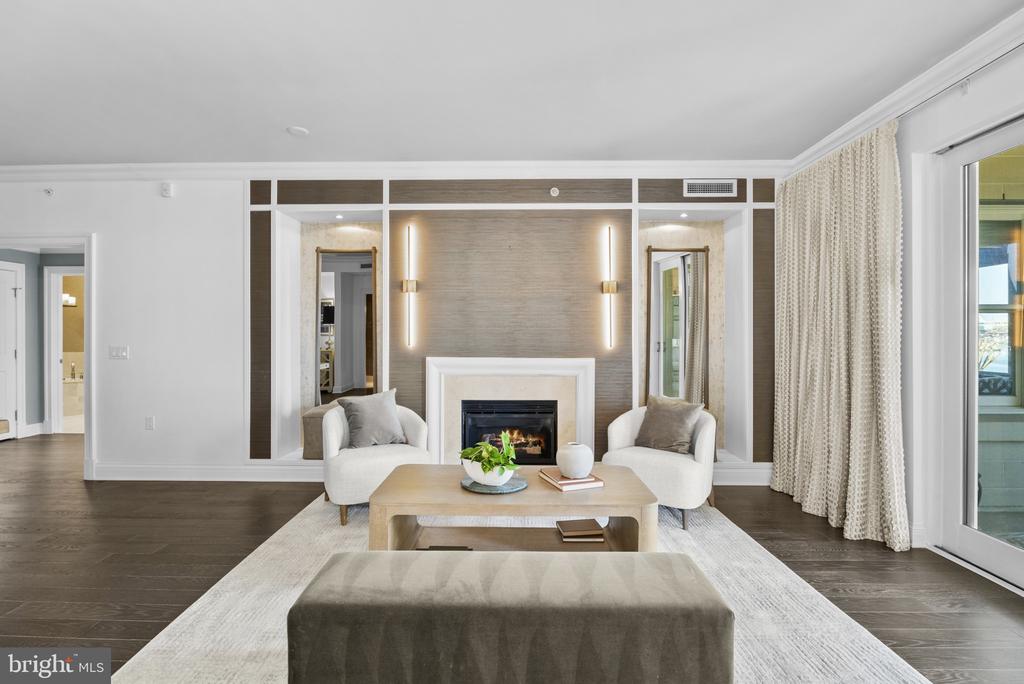 801 KEY HIGHWAY Unit: 221