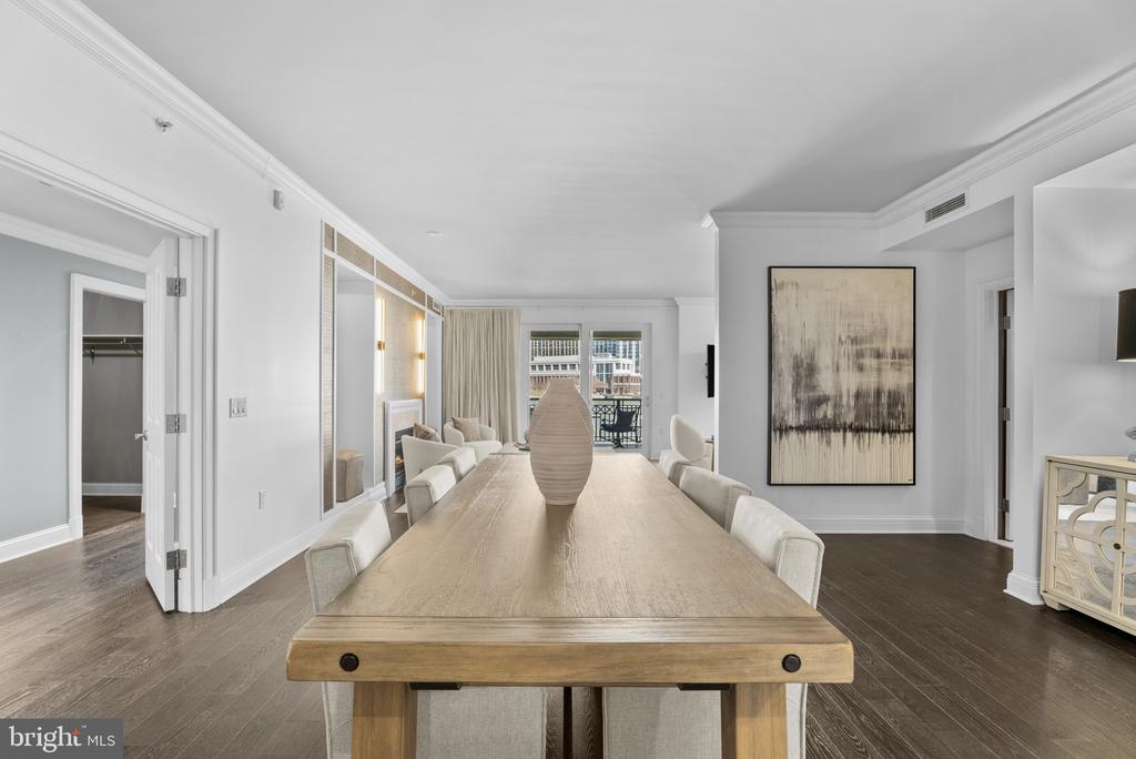 801 KEY HIGHWAY Unit: 221