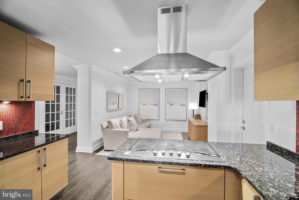 801 KEY HIGHWAY Unit: 221