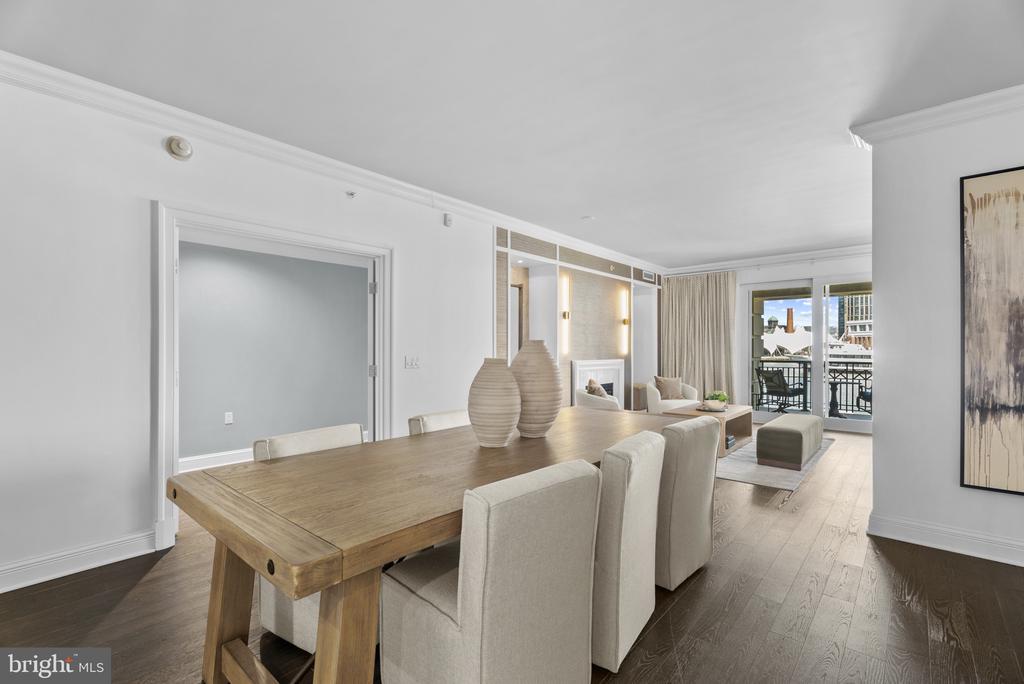 801 KEY HIGHWAY Unit: 221