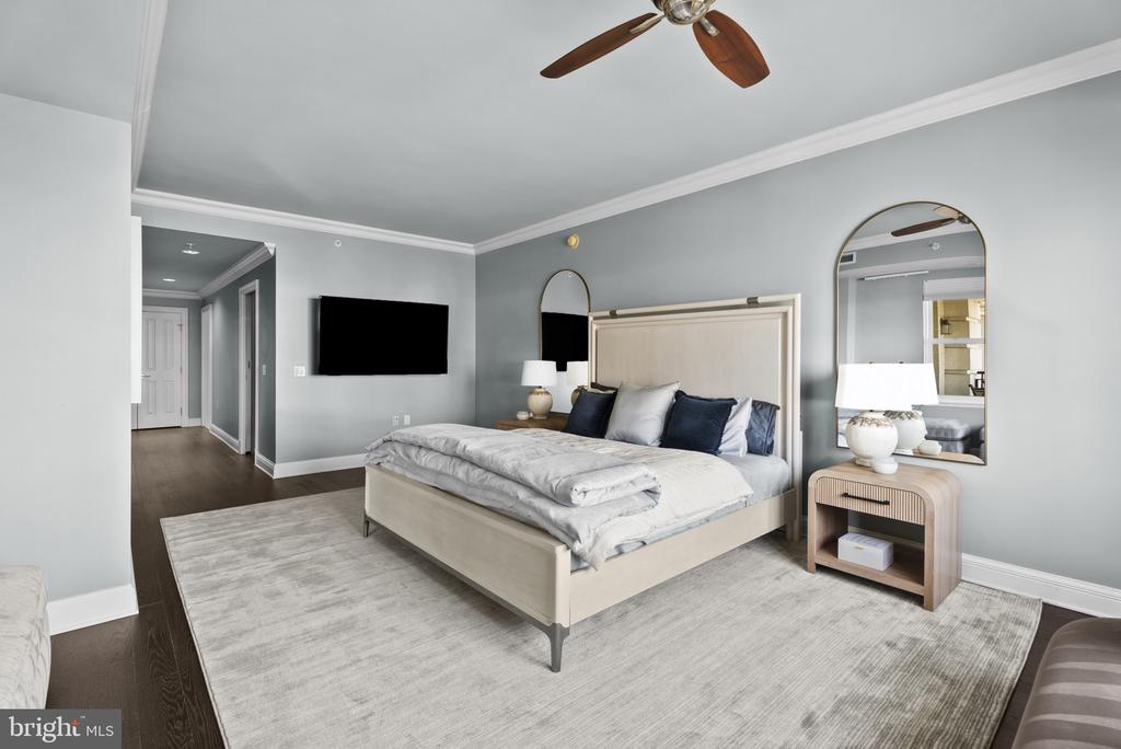 801 KEY HIGHWAY Unit: 221