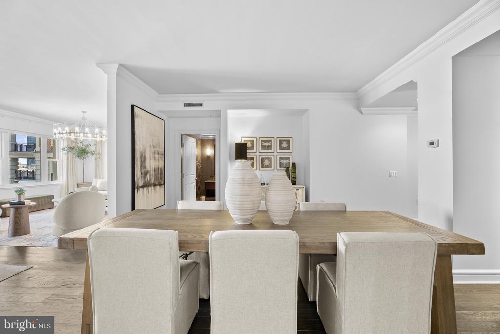 801 KEY HIGHWAY Unit: 221