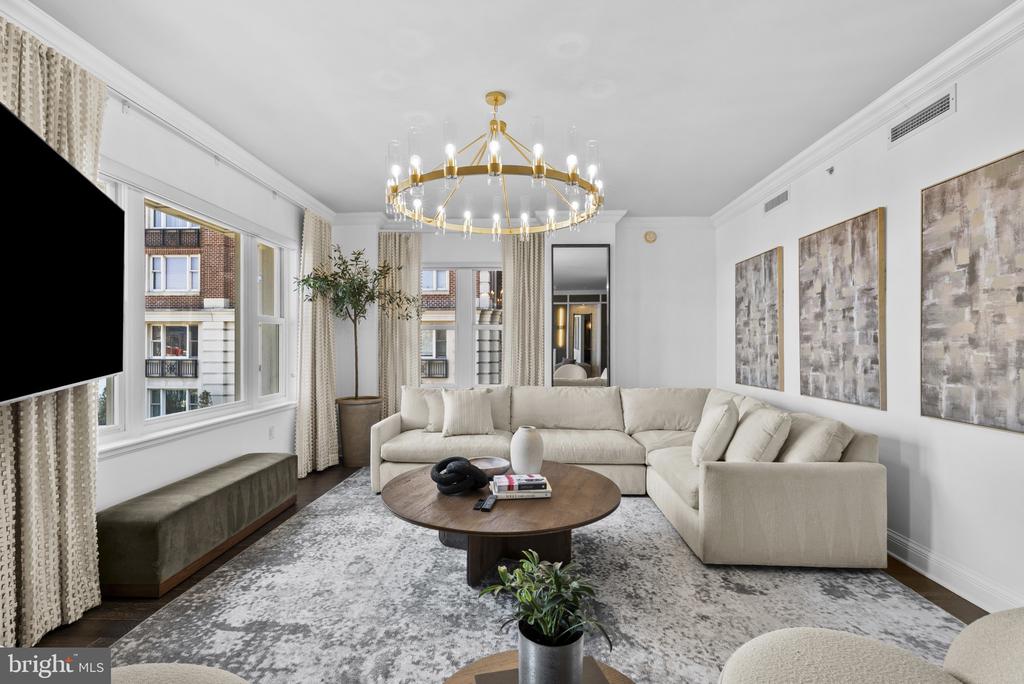 801 KEY HIGHWAY Unit: 221