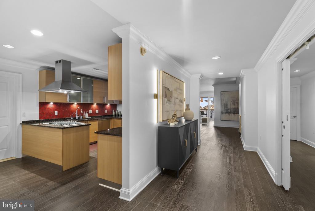 801 KEY HIGHWAY Unit: 221