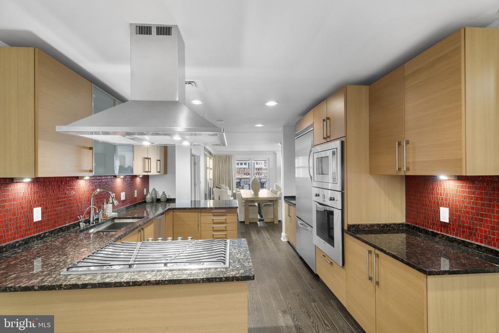 801 KEY HIGHWAY Unit: 221
