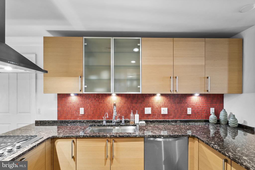 801 KEY HIGHWAY Unit: 221