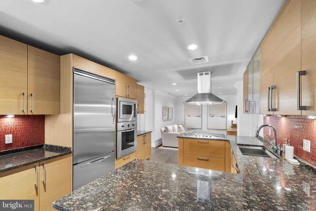 801 KEY HIGHWAY Unit: 221