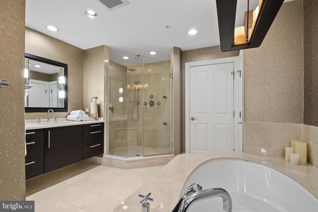 801 KEY HIGHWAY Unit: 221