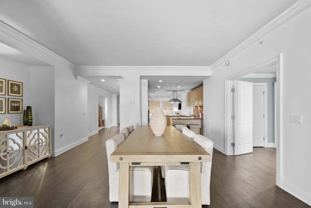 801 KEY HIGHWAY Unit: 221