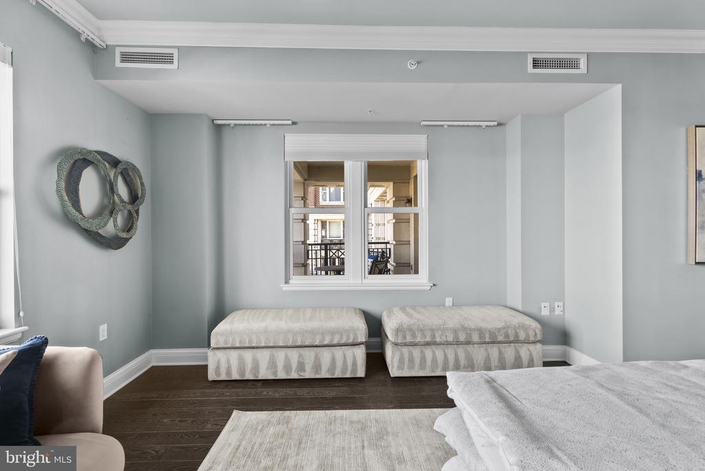 801 KEY HIGHWAY Unit: 221