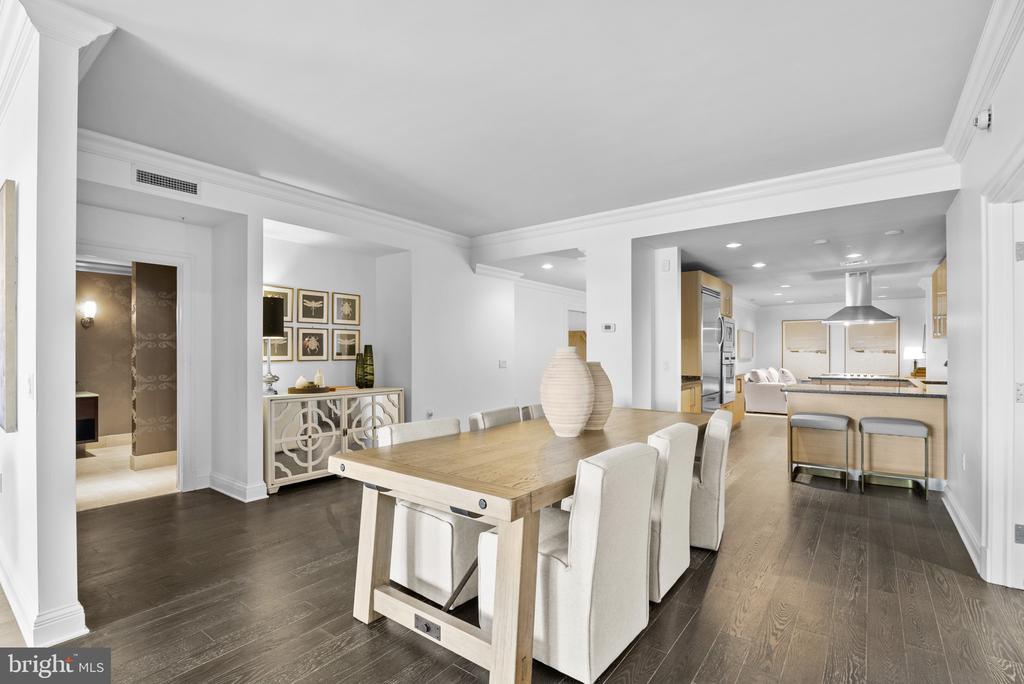 801 KEY HIGHWAY Unit: 221