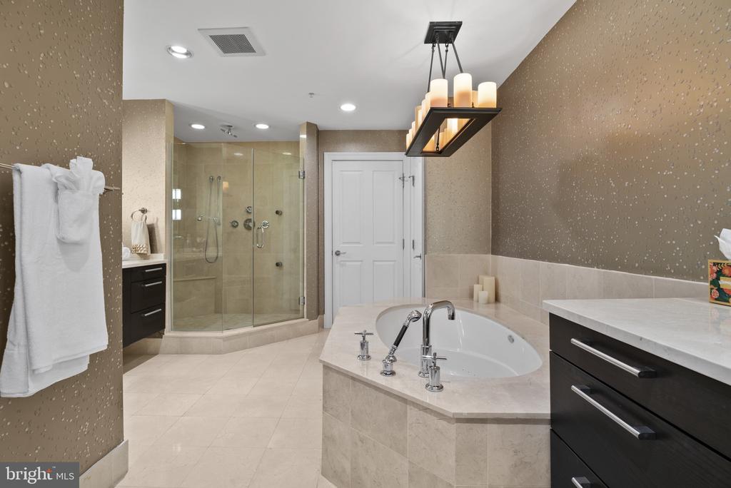 801 KEY HIGHWAY Unit: 221
