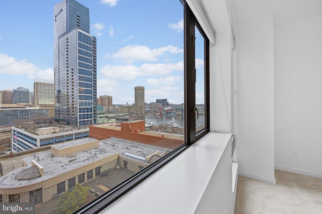 10 E LEE STREET Unit: 1102