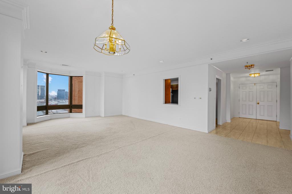 10 E LEE STREET Unit: 1102