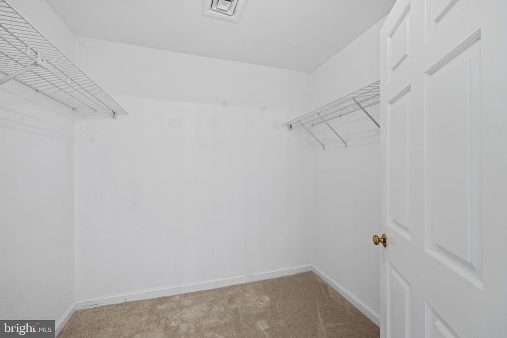 10 E LEE STREET Unit: 1102
