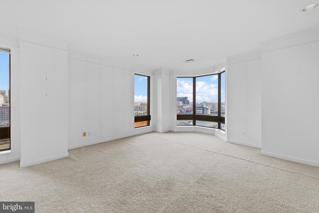10 E LEE STREET Unit: 1102
