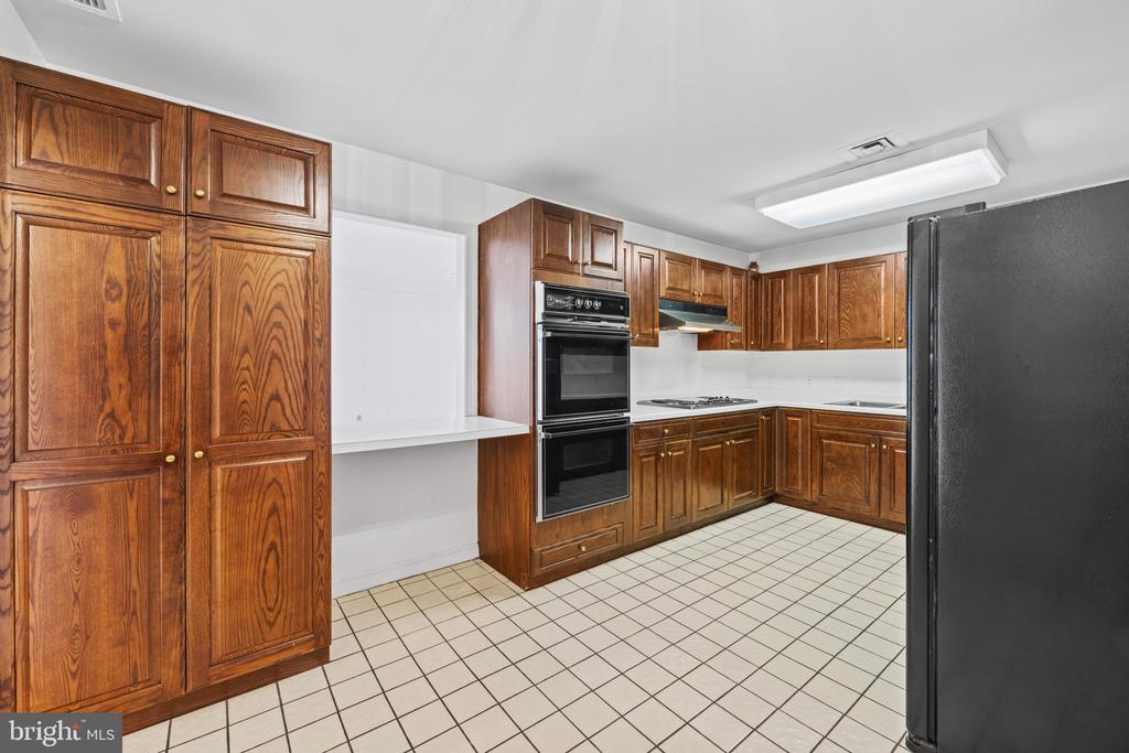 10 E LEE STREET Unit: 1102