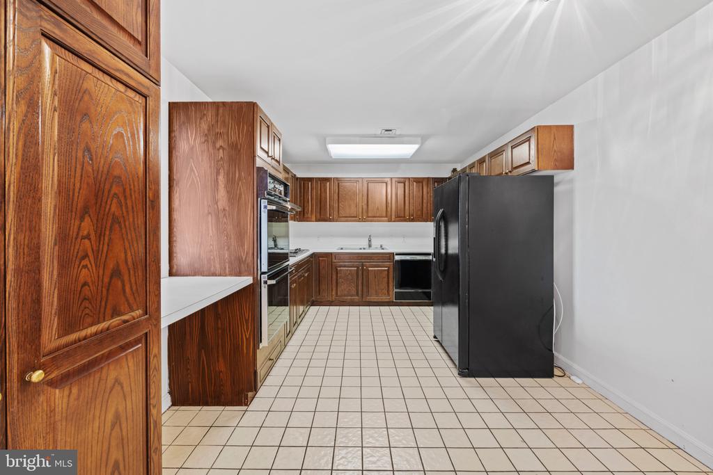 10 E LEE STREET Unit: 1102