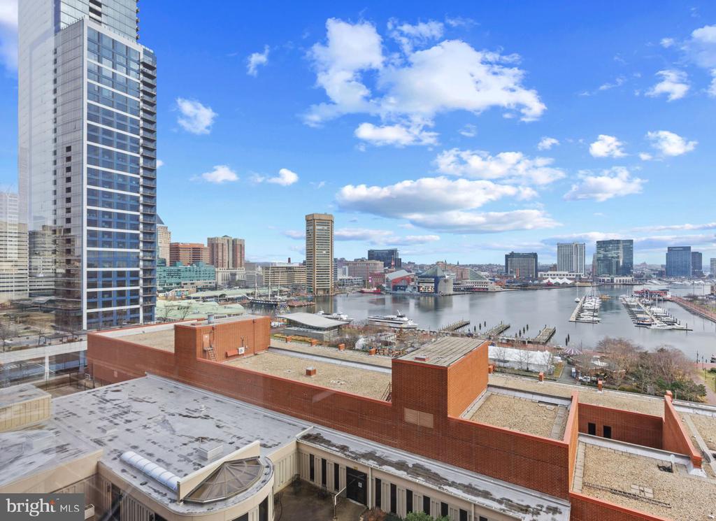 10 E LEE STREET Unit: 1102