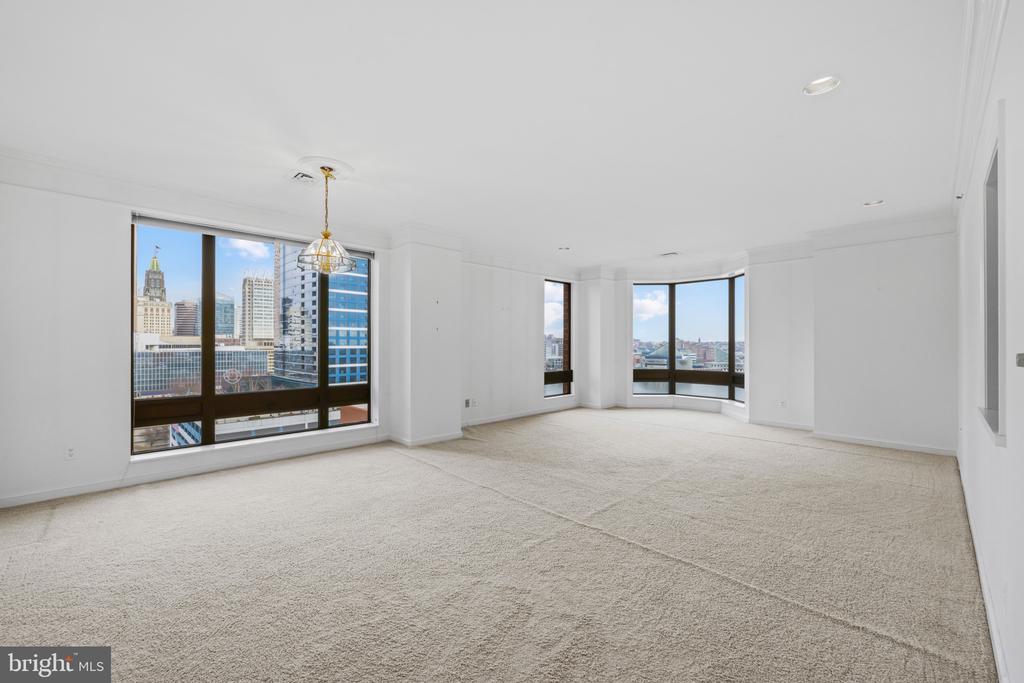 10 E LEE STREET Unit: 1102