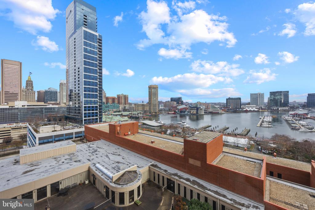 10 E LEE STREET Unit: 1102