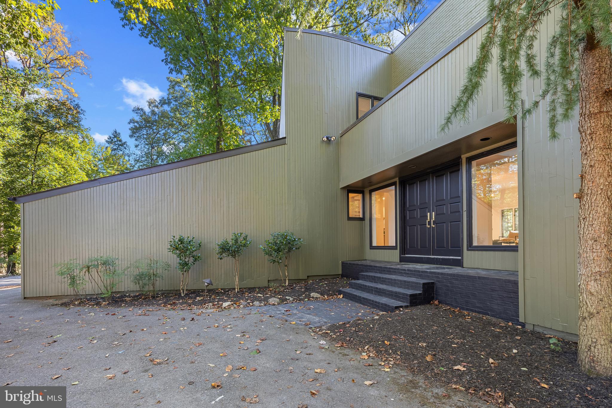 2415 VELVET RIDGE DRIVE