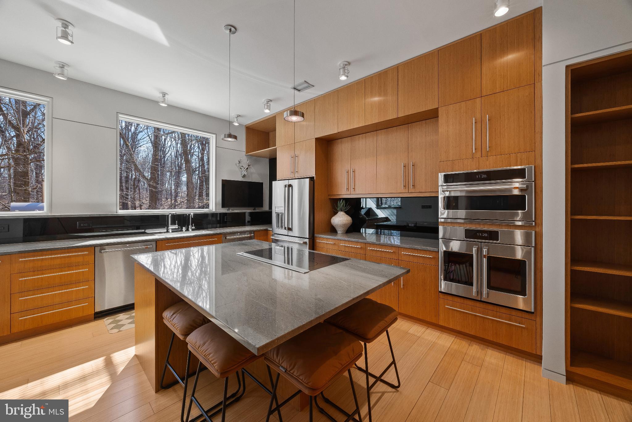 2923 WOODVALLEY DRIVE