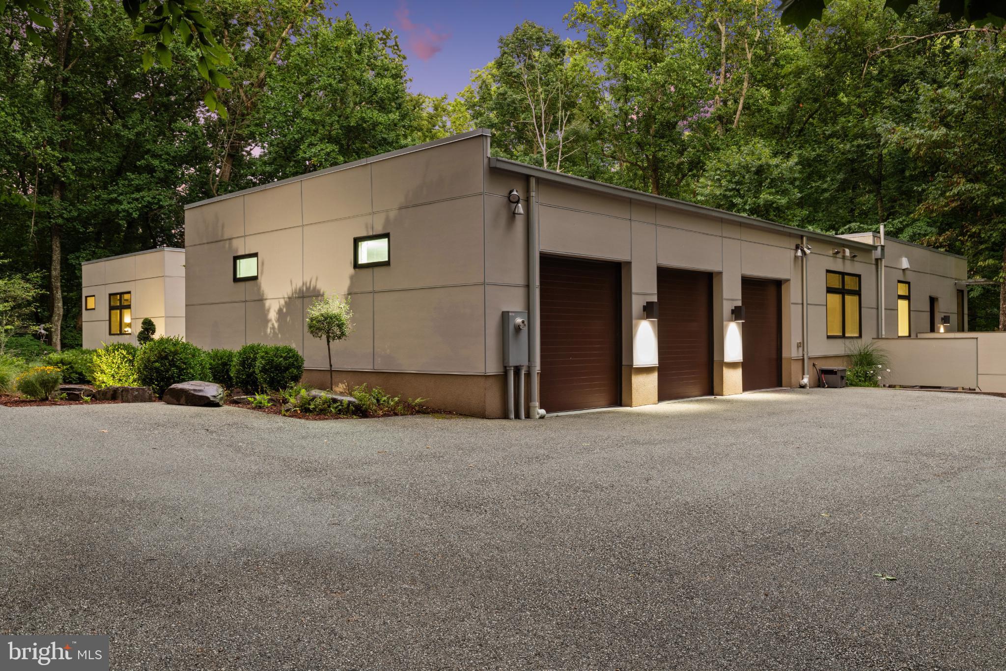 2923 WOODVALLEY DRIVE