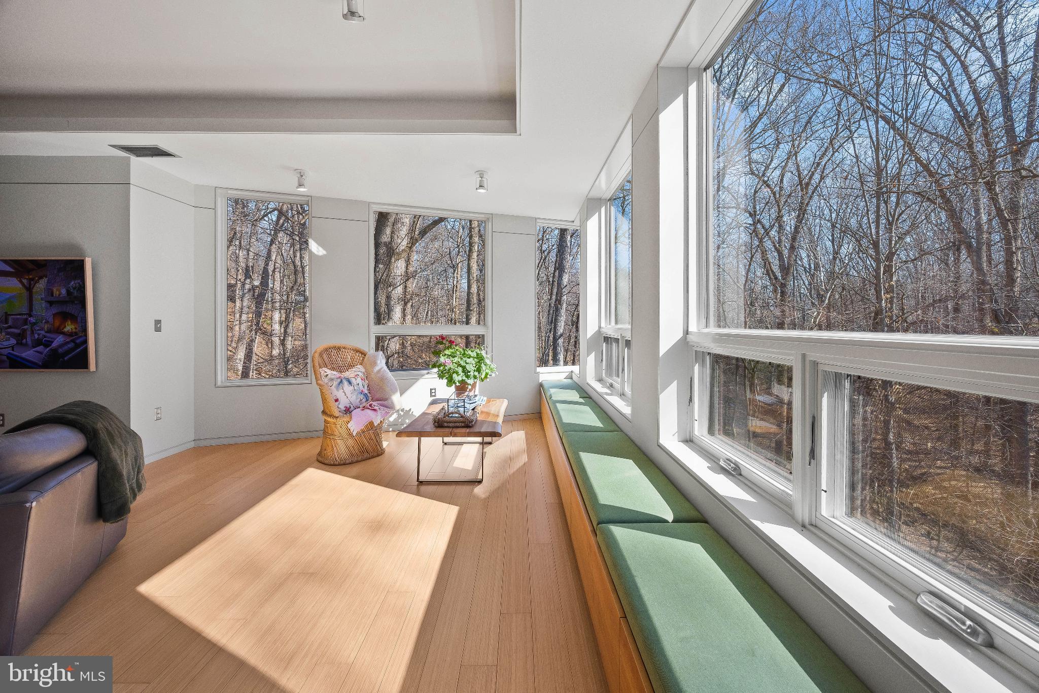 2923 WOODVALLEY DRIVE